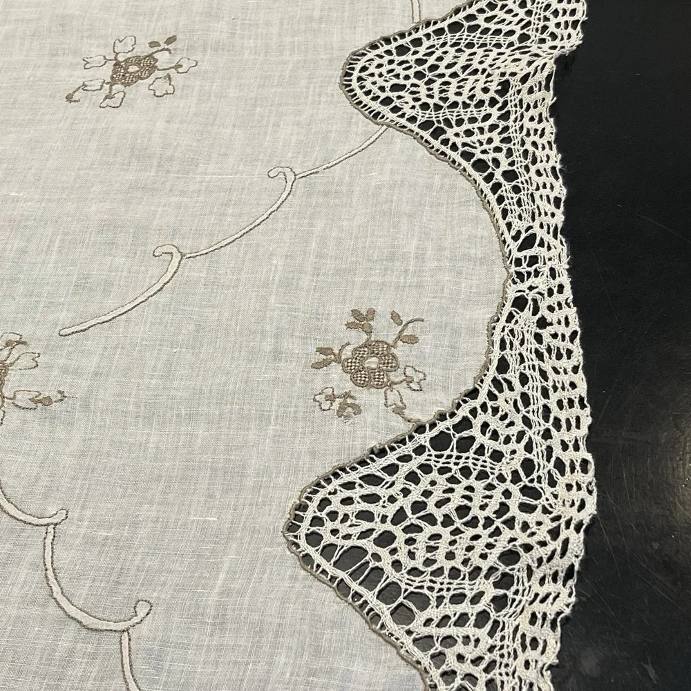 Vintage Linen Embroidered Crochet Tablecloth 6 Napkins Set Floral Scalloped Edge